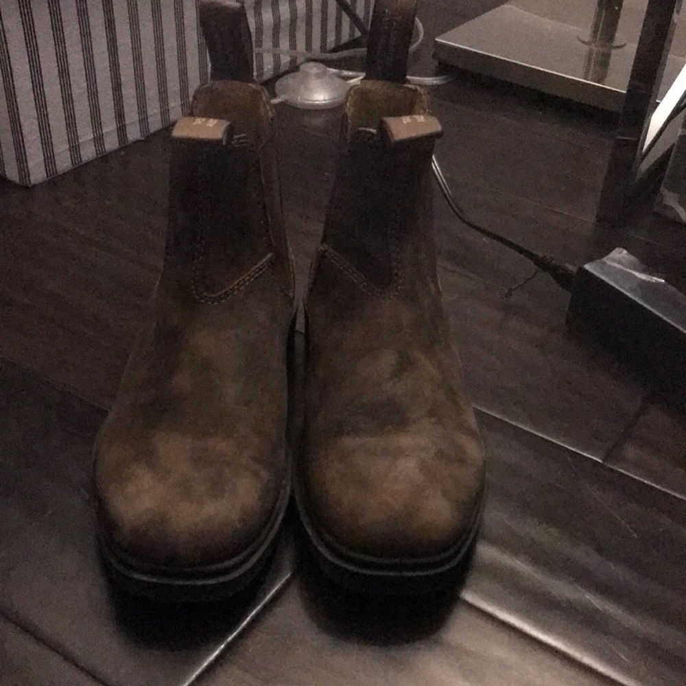 Chisel toe Blundstone